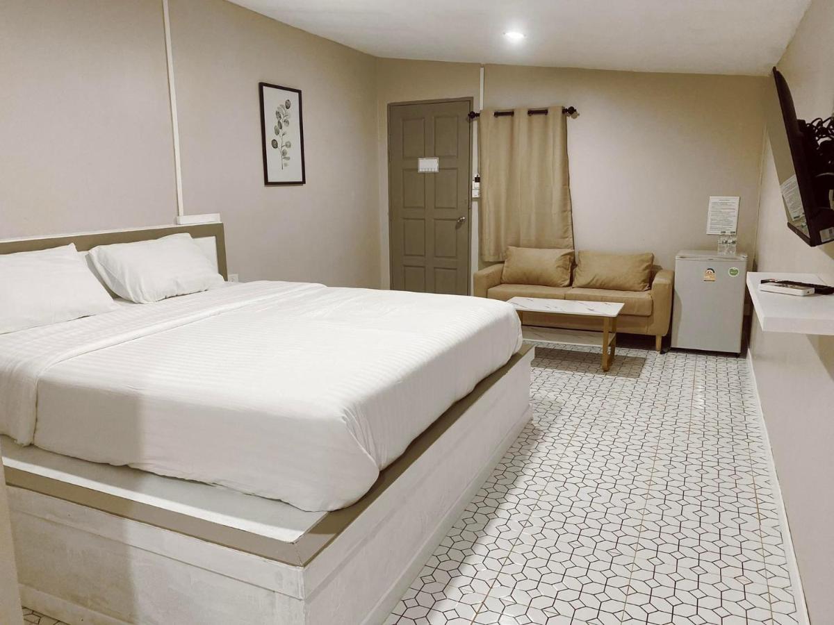 Bed and Breakfast Juni House Chumphon Exterior foto