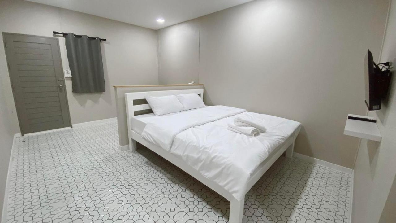 Bed and Breakfast Juni House Chumphon Exterior foto