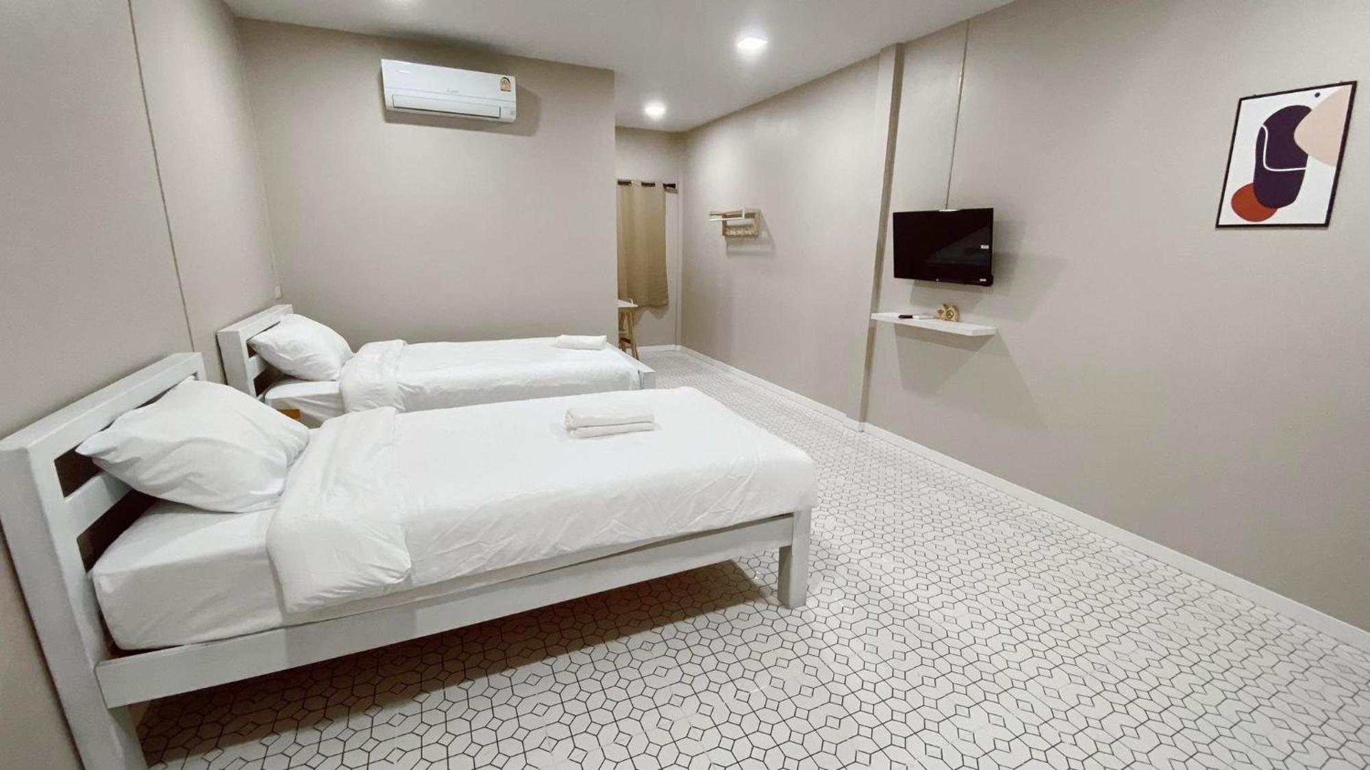 Bed and Breakfast Juni House Chumphon Exterior foto