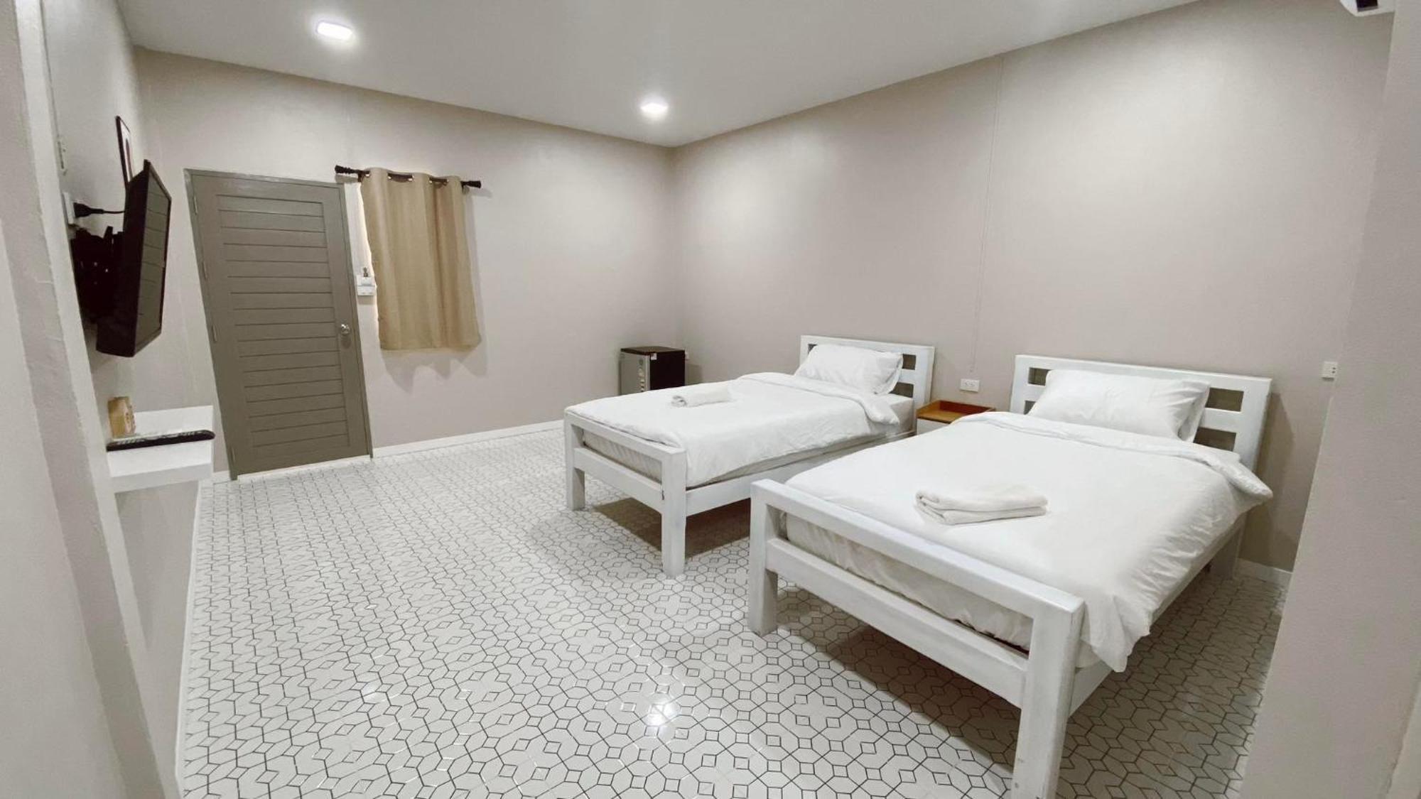 Bed and Breakfast Juni House Chumphon Exterior foto
