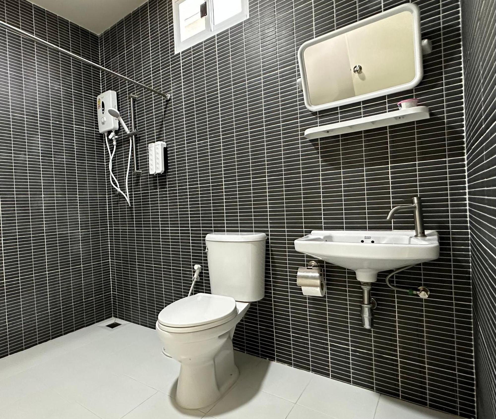 Bed and Breakfast Juni House Chumphon Exterior foto